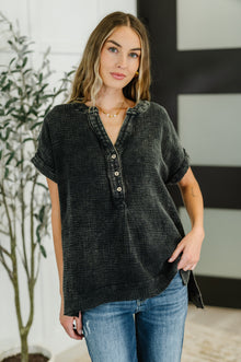  Basic Fade V-Neck Acid Wash Top in Ash Black